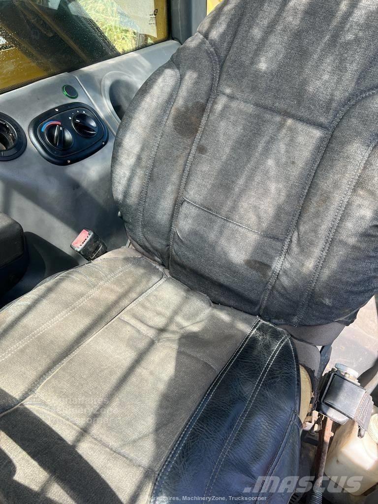 New Holland LM 1445 Teleskoplader