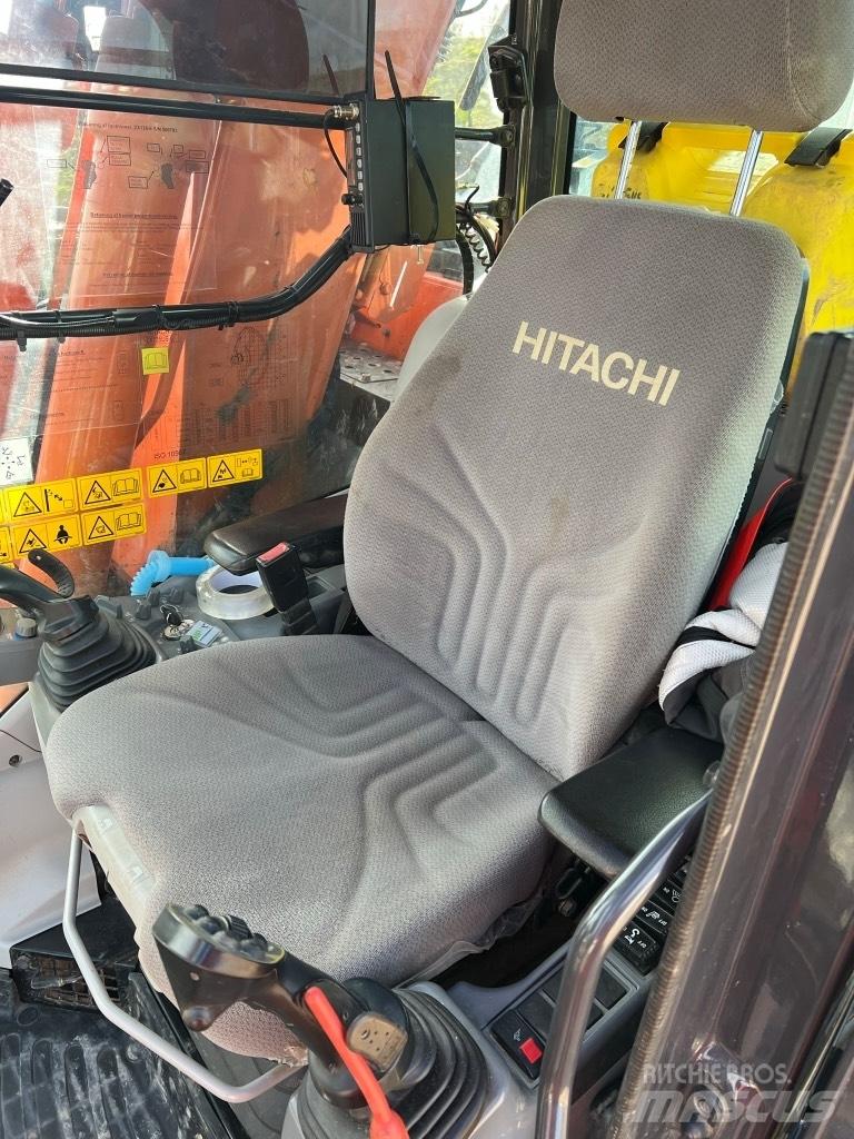 Hitachi ZX 135 US-6 Raupenbagger