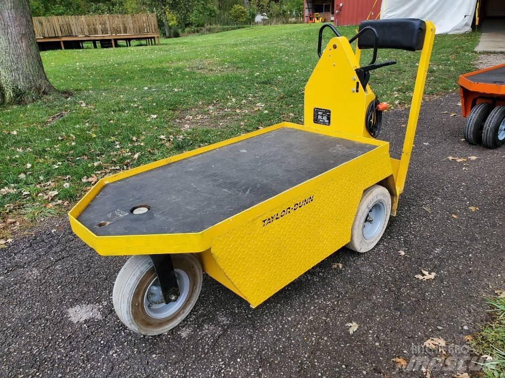 Taylor-Dunn SC090 Schlepper