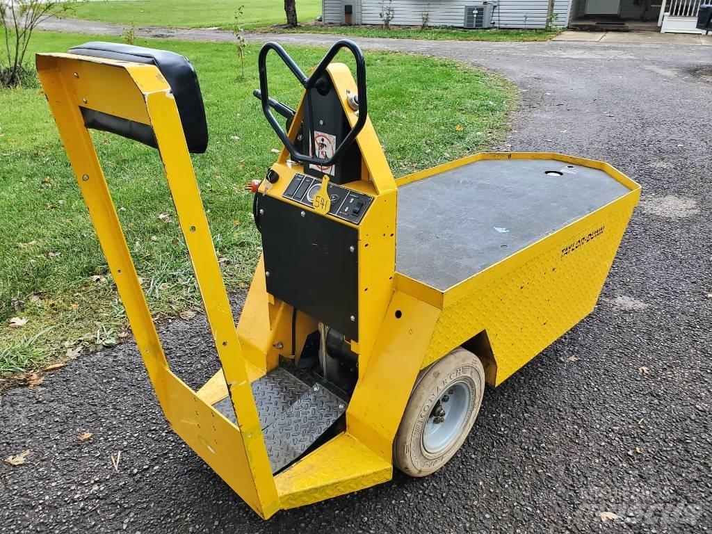 Taylor-Dunn SC090 Schlepper