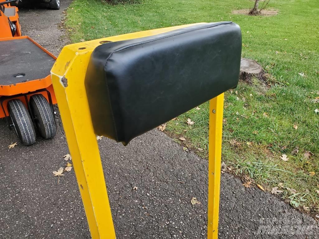 Taylor-Dunn SC090 Schlepper