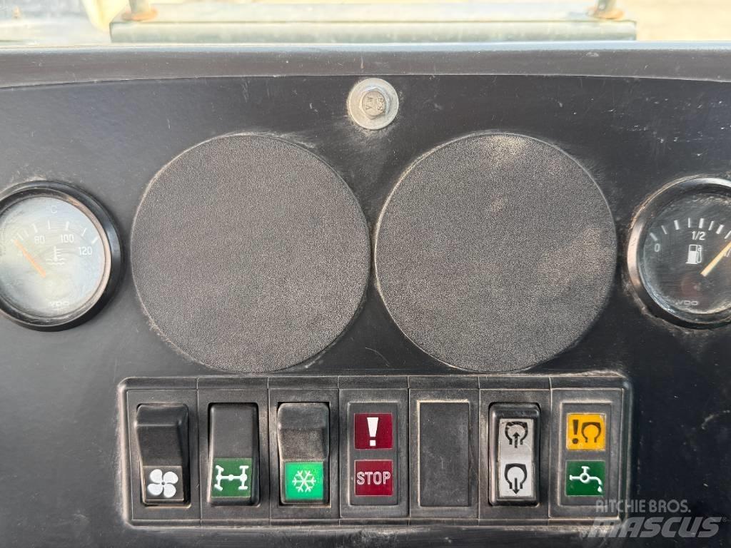 Ammann AP 240 H Gummiradwalzen