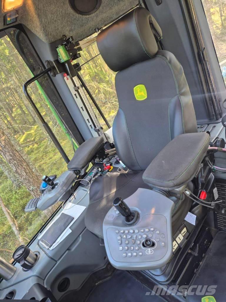 John Deere 1170 G Harvester