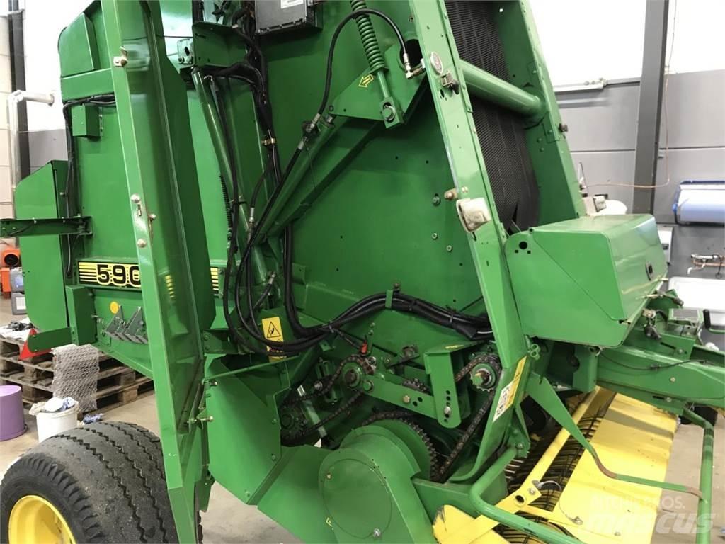 John Deere 590 Quaderpressen