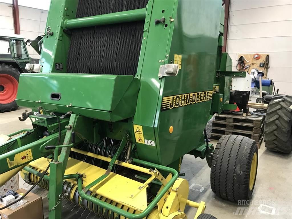 John Deere 590 Quaderpressen