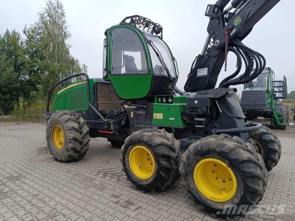John Deere 1070 E Harvester