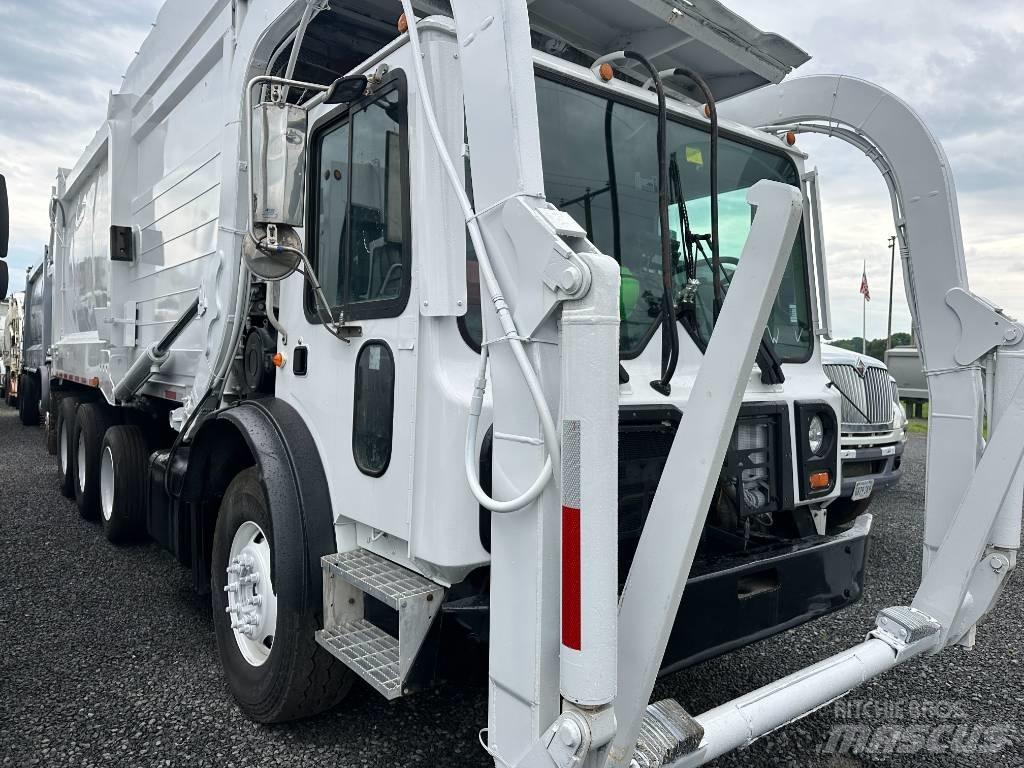 Mack MRU613 Müllwagen