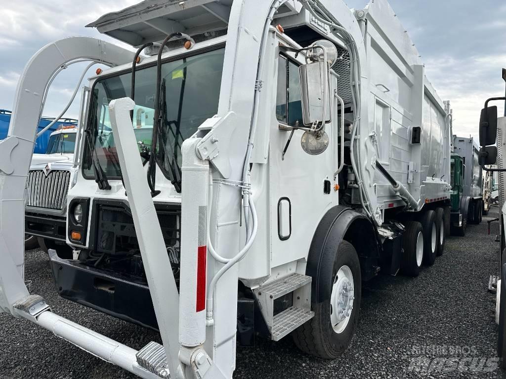 Mack MRU613 Müllwagen