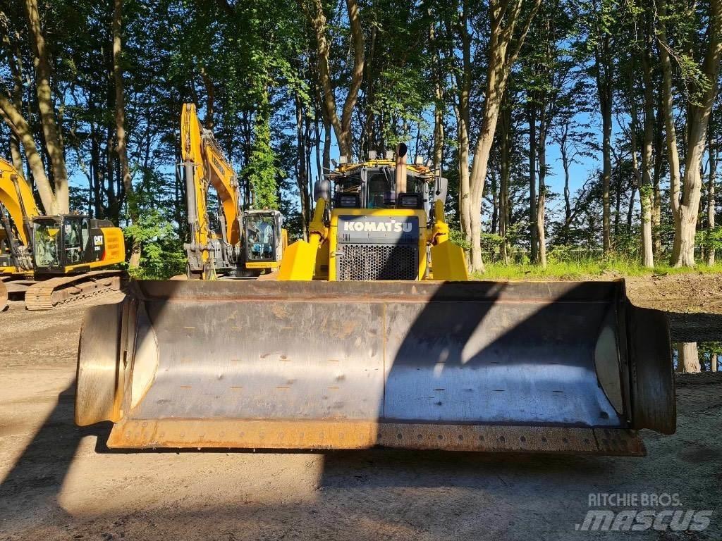 Komatsu D65PX-17 Bulldozer