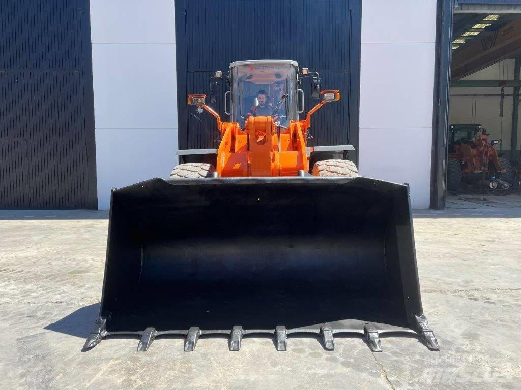 Hitachi LX 210 E Radlader