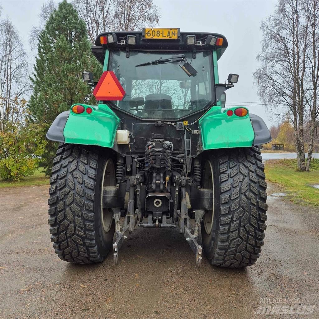 Valtra T182 Versu Traktoren