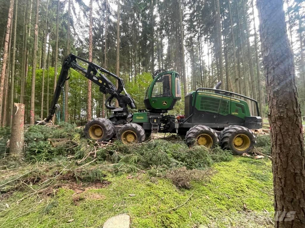 John Deere 1270 G Harvester