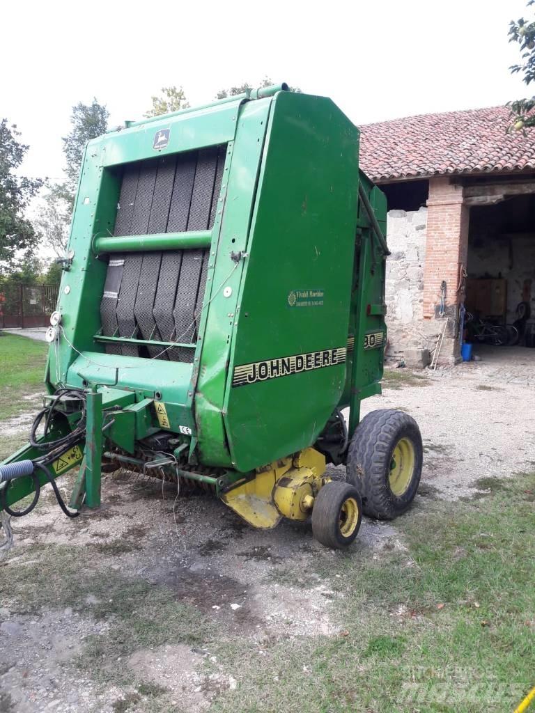 John Deere 590 Rundballenpressen