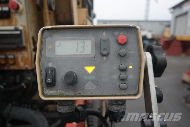 Dynapack F121 4WD Strassenfertiger