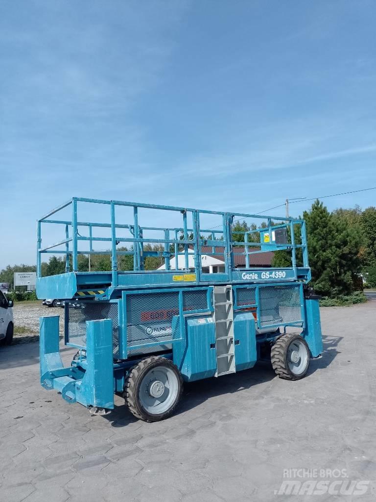 Genie 4390 Scheren-Arbeitsbühnen
