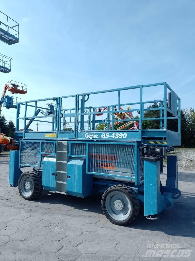 Genie 4390 Scheren-Arbeitsbühnen