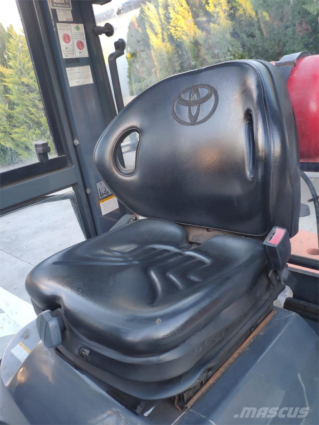 Toyota 7FGF25 LPG heftrucks