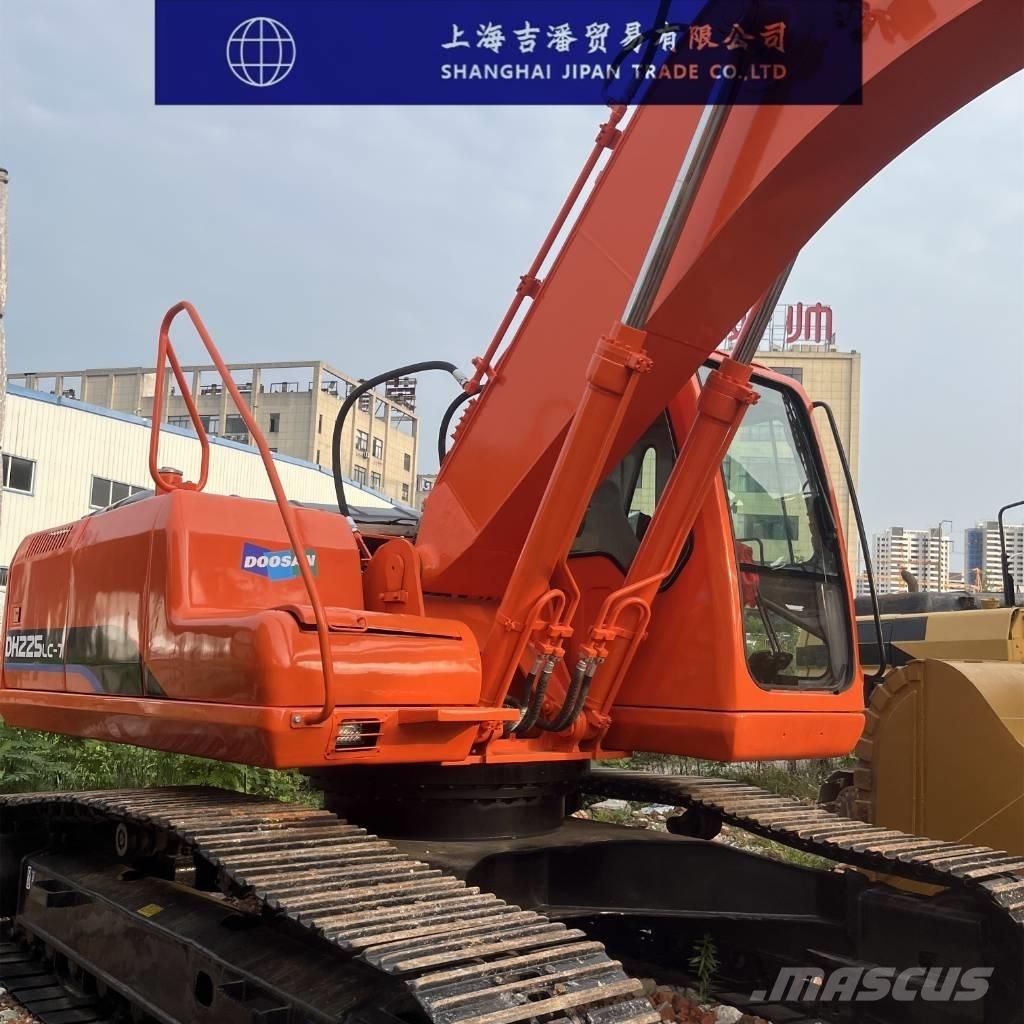 Doosan DH 225 Raupenbagger