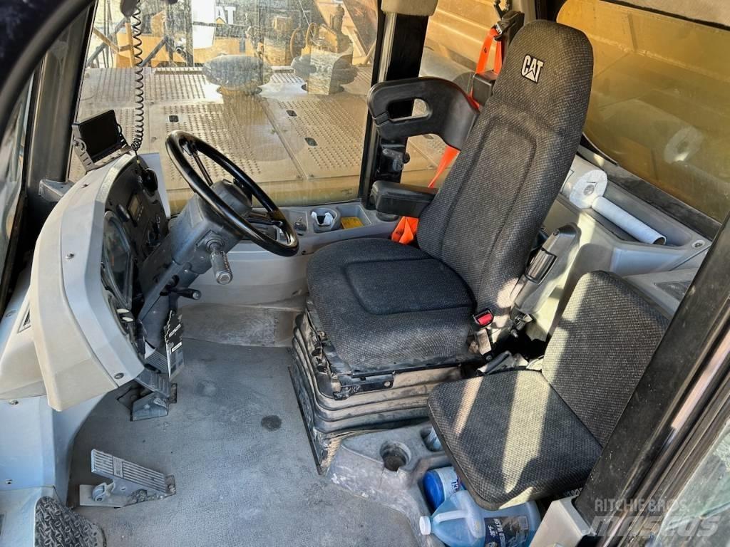 CAT 777F Dumper - Knickgelenk
