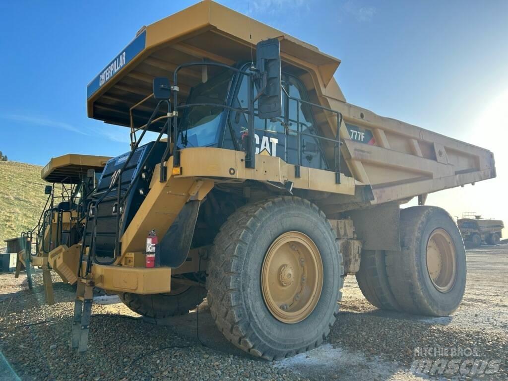 CAT 777F Dumper - Knickgelenk