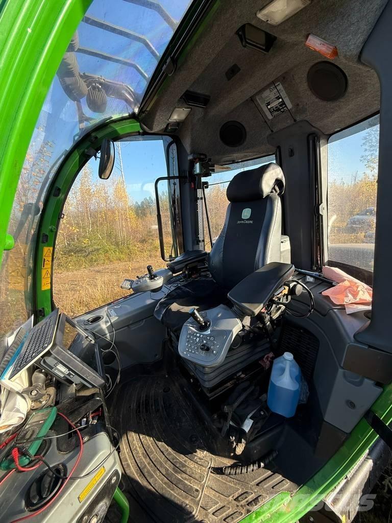 John Deere 1070 E Harvester