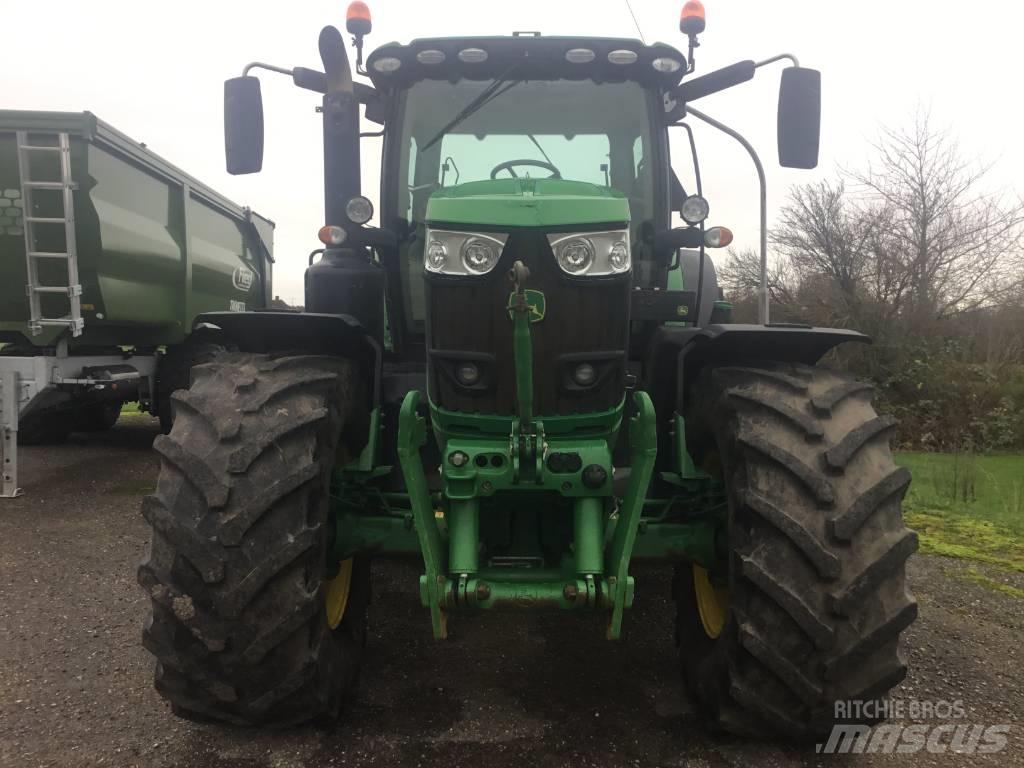 John Deere 6215 R Traktoren