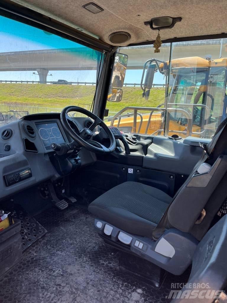 Bell B30E Dumper - Knickgelenk