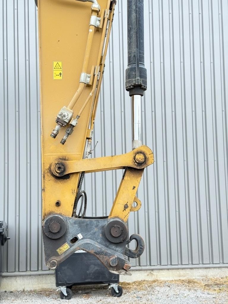 CAT 326 F L Raupenbagger
