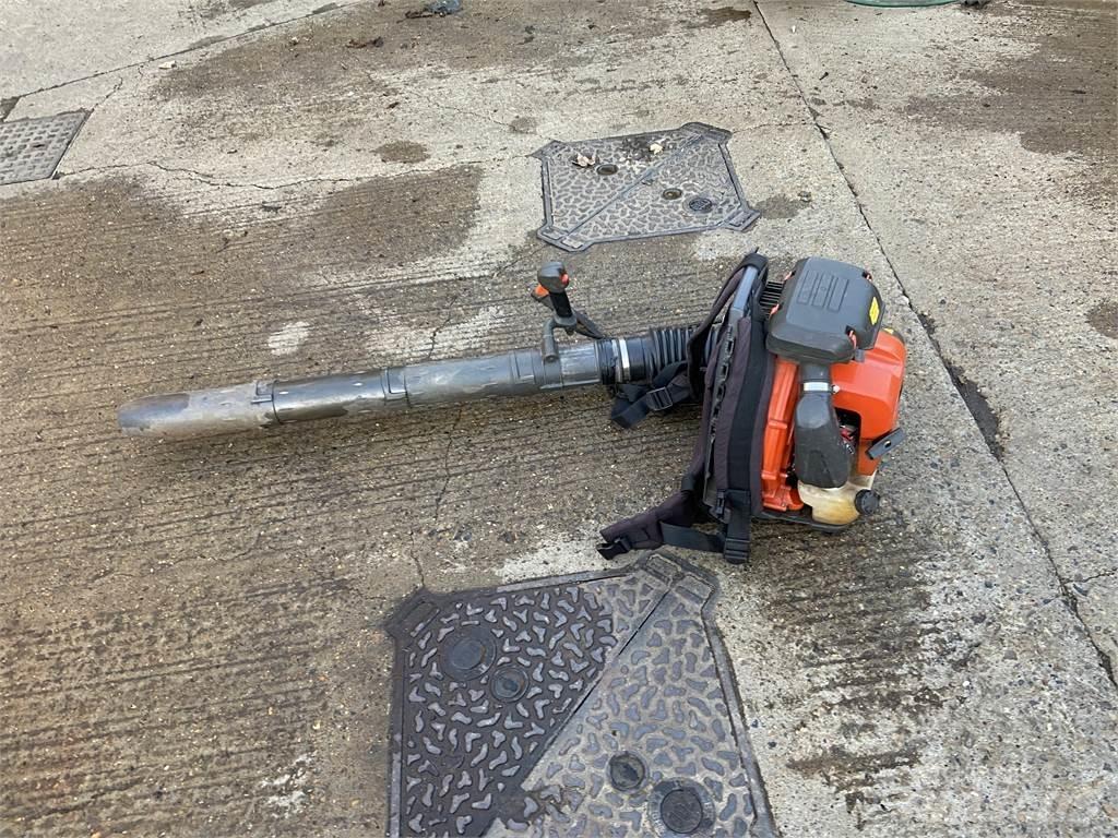 Husqvarna 570BTS Sonstige Landmaschinen