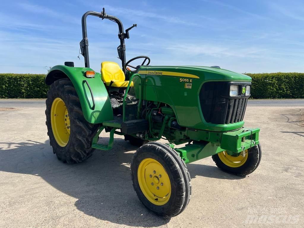 John Deere 5055E Traktoren