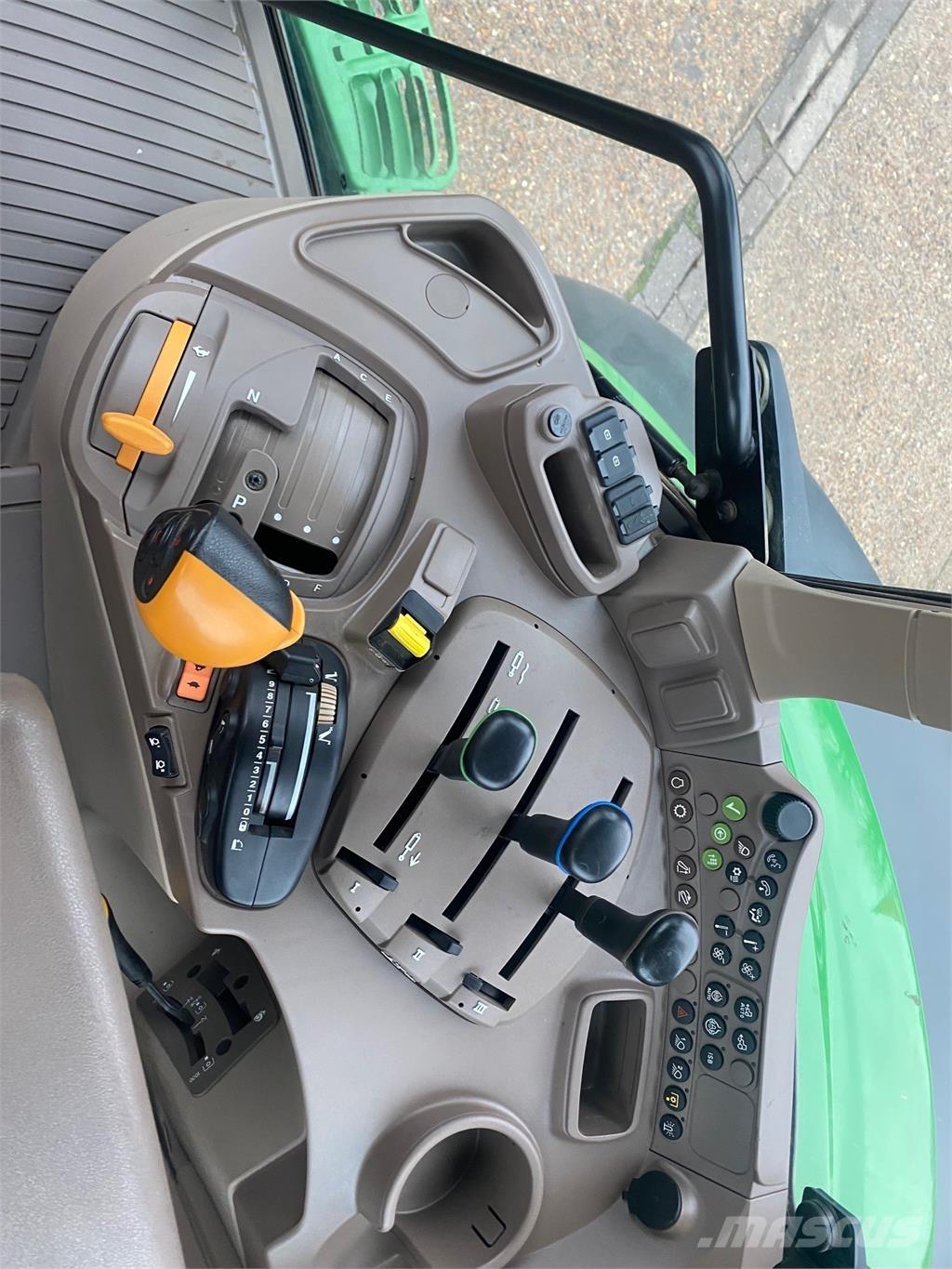 John Deere 6130M Traktoren