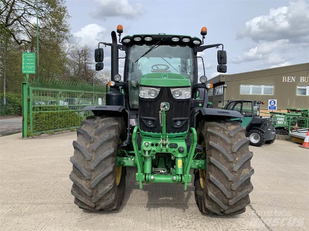 John Deere 6215R Traktoren