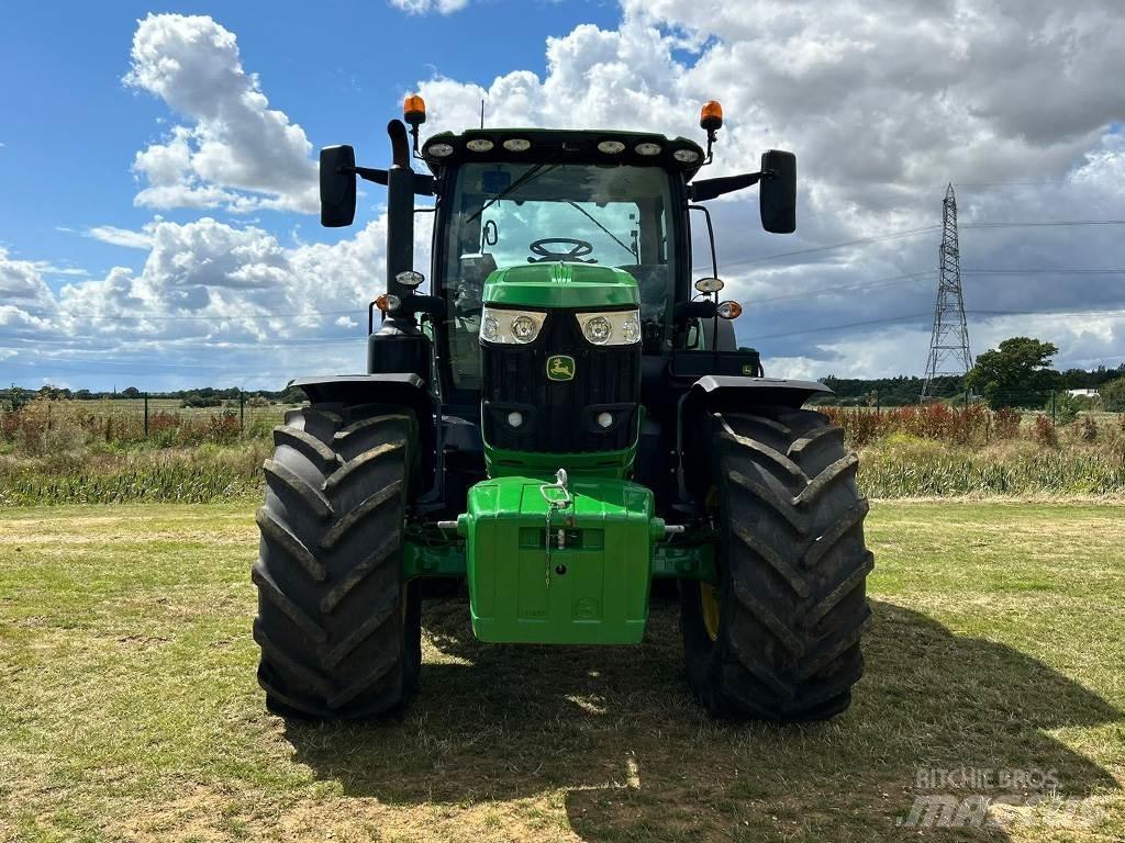 John Deere 6215R Traktoren