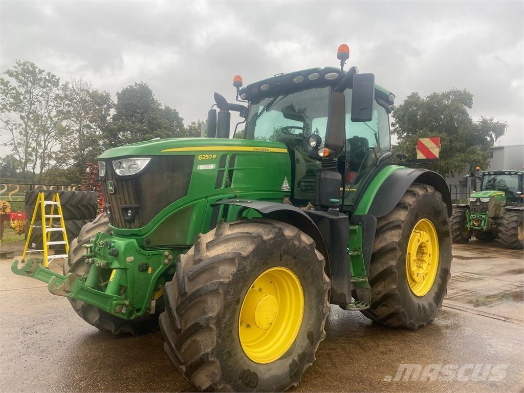 John Deere 6250R Traktoren
