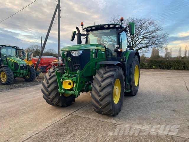 John Deere 6R215 Traktoren