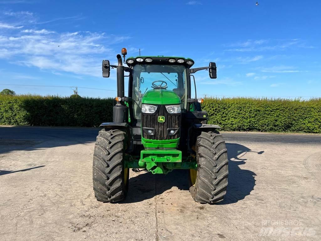 John Deere 6R215 Traktoren
