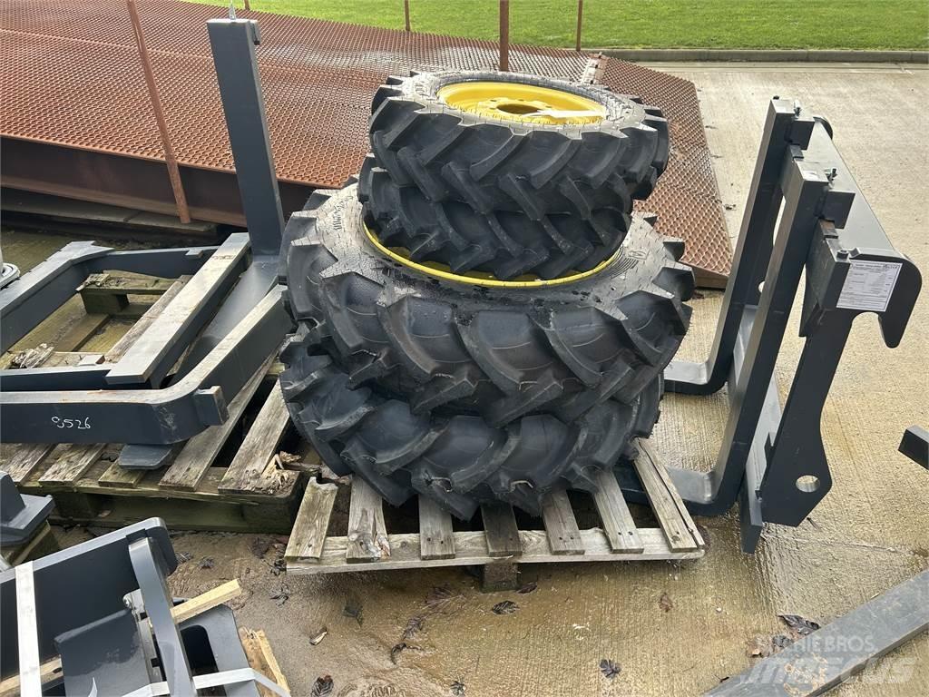 John Deere TYRES Sonstige Landmaschinen