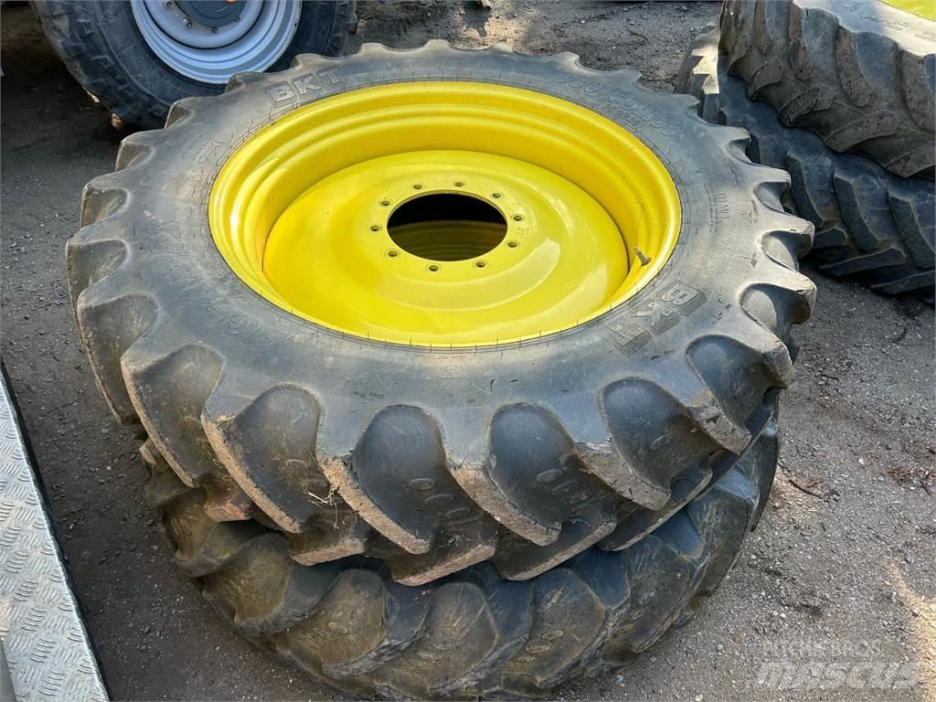 John Deere TYRES Sonstige Landmaschinen