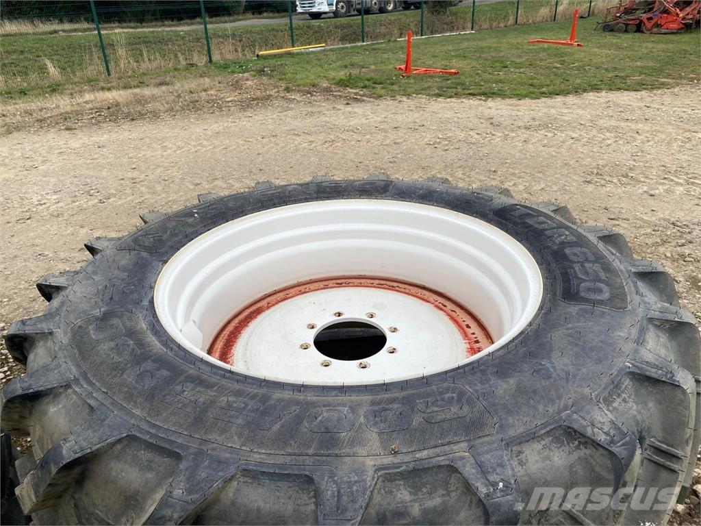 Kuhn 600/65R38 Reifen