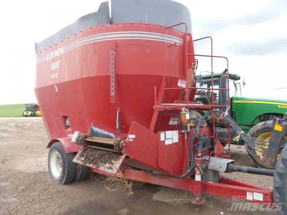  Loewen 1022 Futtermischwagen