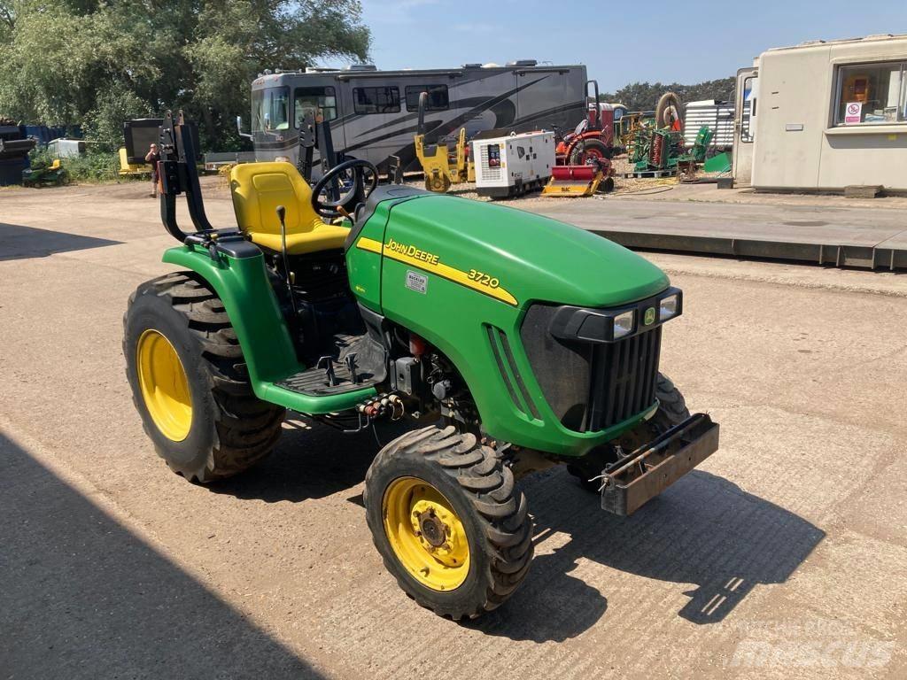 John Deere 3720 Traktoren