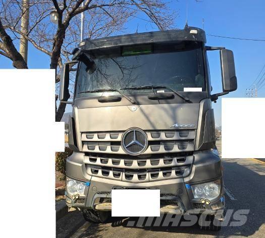 Mercedes-Benz 3951 Minidumper