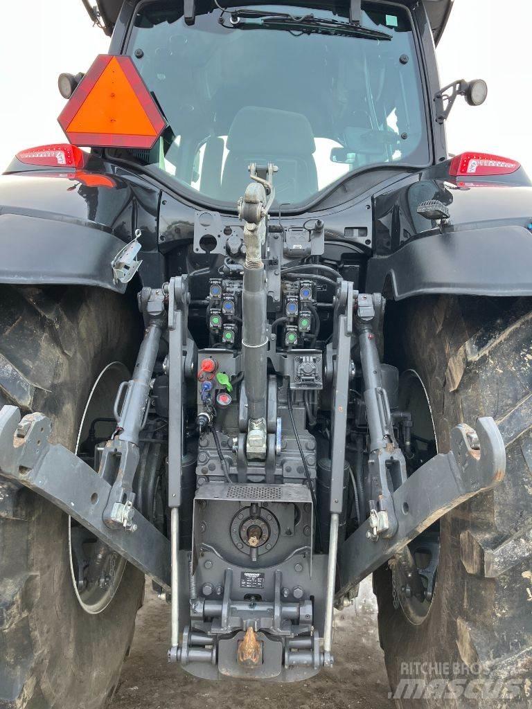 Valtra Q305 Traktoren