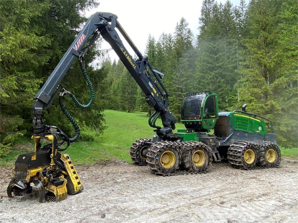 John Deere 1270 G Harvester