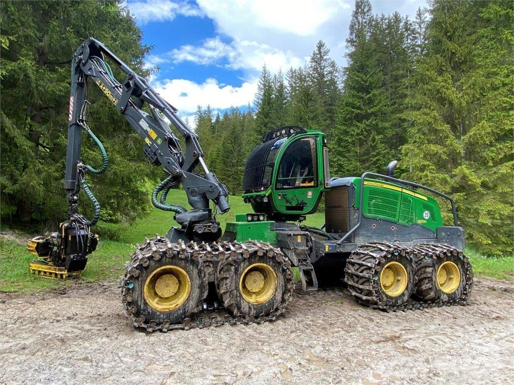 John Deere 1270 G Harvester