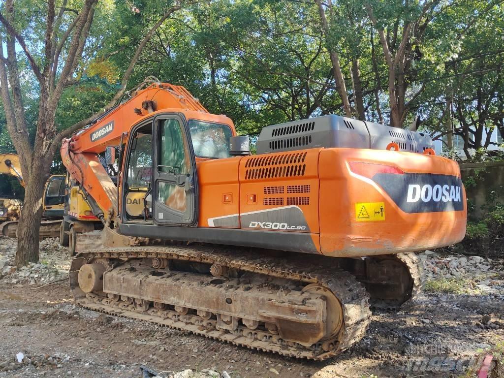 Doosan DX 300 LC Raupenbagger
