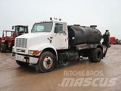 International 8100 Strassenfertiger