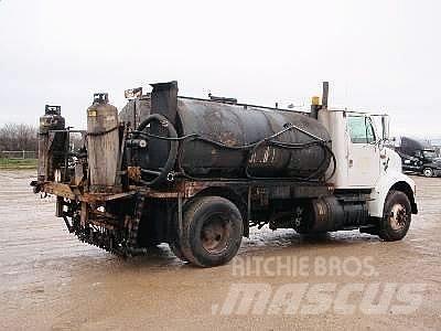International 8100 Strassenfertiger