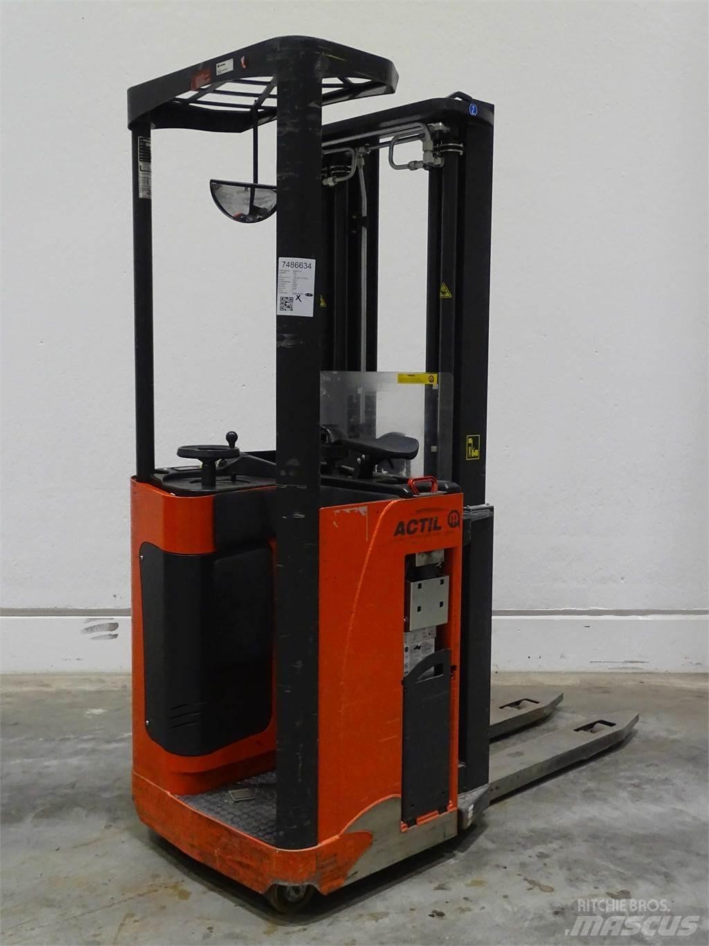  Weitere L13 Schubmaststapler