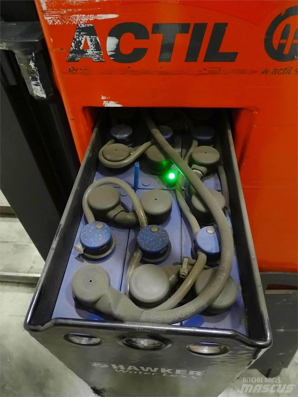  Weitere L13 Schubmaststapler